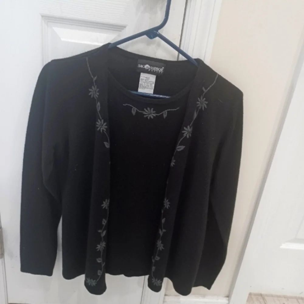 Sag Harbor black Sweater petite - Picture 1 of 3